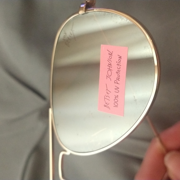 🚨LOW START🚨NEW BETSEY JOHNSON PINK GOLD AVIATOR SUNGLASSES - Picture 6 of 6
